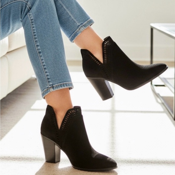 Vince Camuto Perforated Black Suede Leather Ankle Zip Boots Booties Heels 8M - Picture 2 of 10